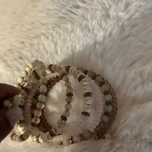 Beautiful pink and white bracelet - Picture 3 of 5